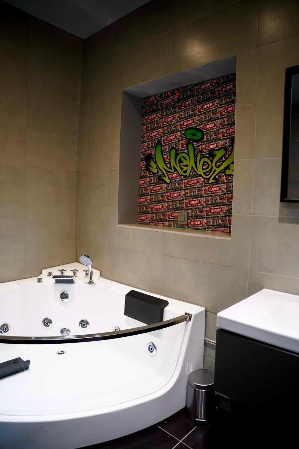 Capsule Casino - Jacuzzi - Billard - Netflix - Console & Jeux Apartment Mons Ngoại thất bức ảnh
